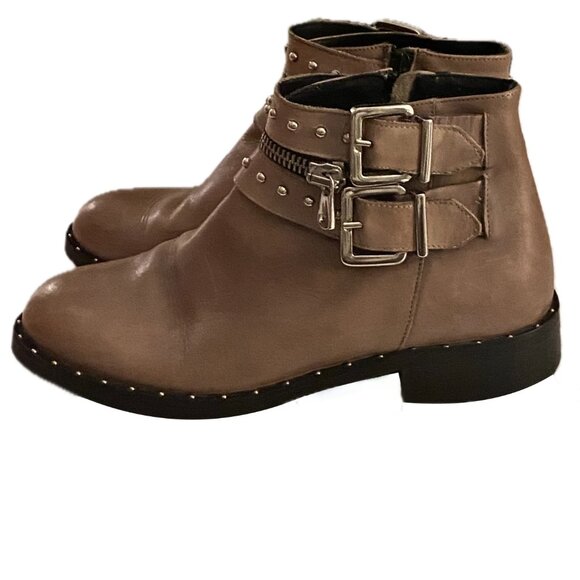 Charles David Moto Booties Women's Size 37.5 Taupe Leather Zipper Low Heel EUC - Picture 1 of 8